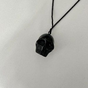 Black skull necklace